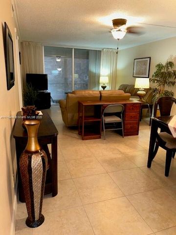 311 S Hollybrook Dr 202, Pembroke Pines, FL 33025