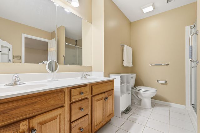 239 Laura Lane, Hobart, IN 46342