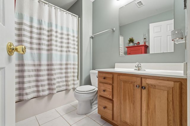 239 Laura Lane, Hobart, IN 46342