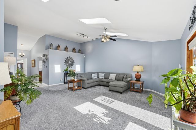 239 Laura Lane, Hobart, IN 46342