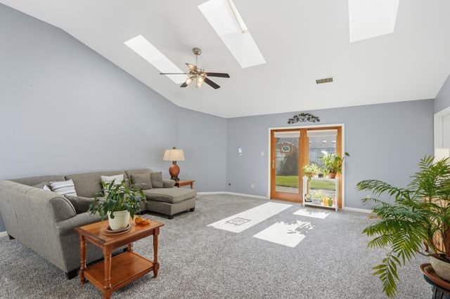 239 Laura Lane, Hobart, IN 46342