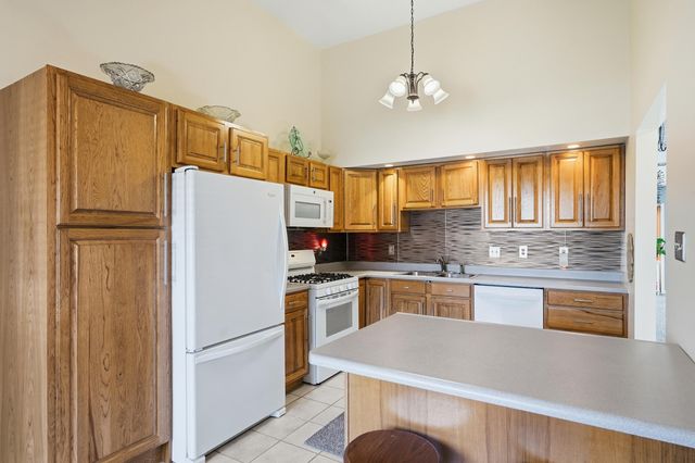 239 Laura Lane, Hobart, IN 46342