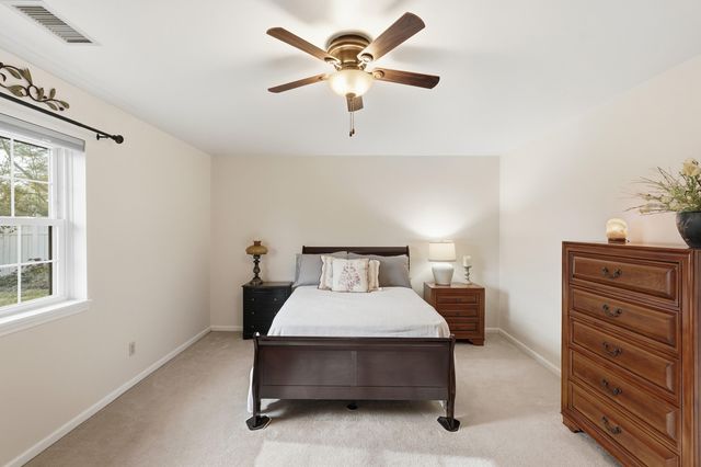 239 Laura Lane, Hobart, IN 46342