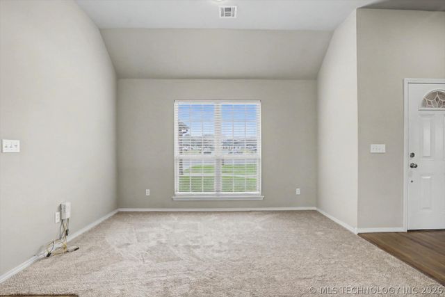 8671 Hawthorne Drive, Claremore, OK 74019