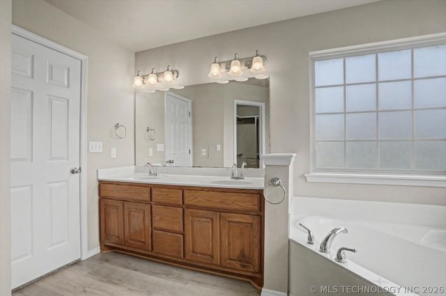 8671 Hawthorne Drive, Claremore, OK 74019