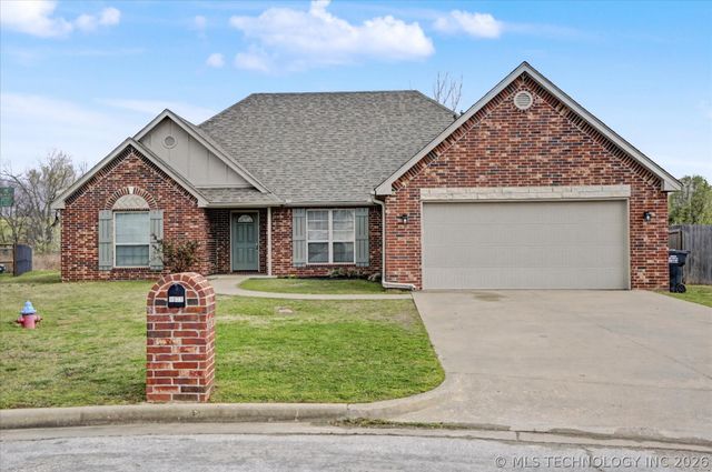 8671 Hawthorne Drive, Claremore, OK 74019