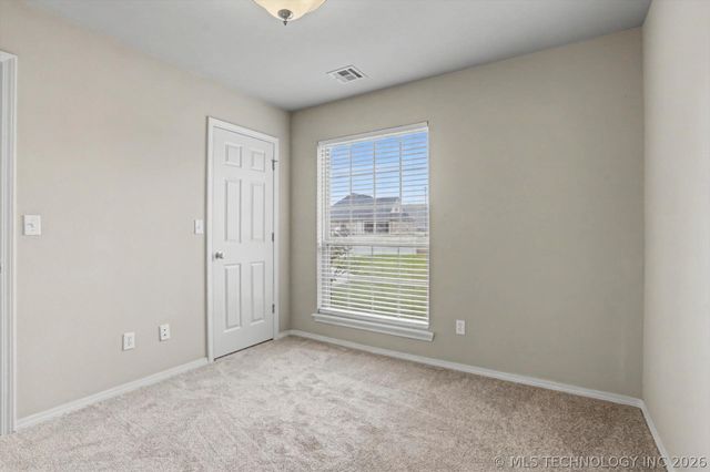 8671 Hawthorne Drive, Claremore, OK 74019