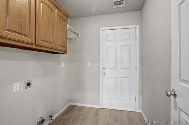 8671 Hawthorne Drive, Claremore, OK 74019