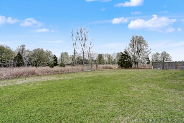 8671 Hawthorne Drive, Claremore, OK 74019