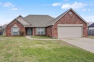 8671 Hawthorne Drive, Claremore, OK 74019