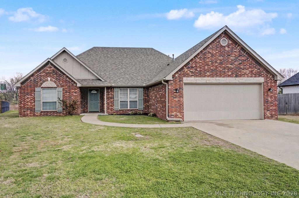 8671 Hawthorne Drive, Claremore, OK 74019