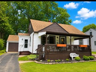 243 Chamberlin Drive, West Seneca, NY 14210