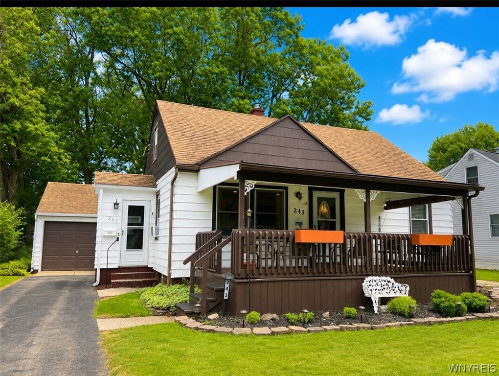 243 Chamberlin Drive, West Seneca, NY 14210