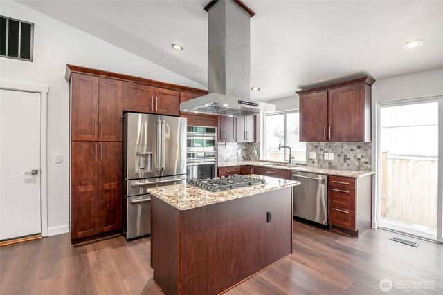 7911 204th Street Ct E, Spanaway, WA 98387
