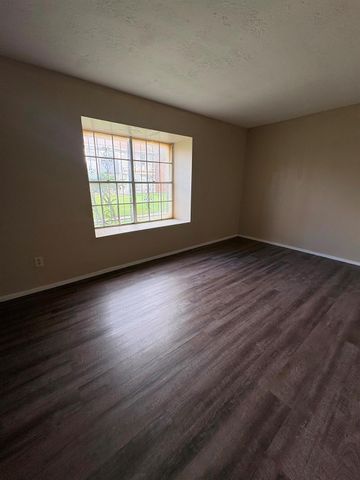 176 Goodson Drive 176, Houston, TX 77060