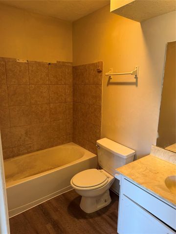 176 Goodson Drive 176, Houston, TX 77060