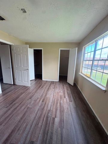 176 Goodson Drive 176, Houston, TX 77060