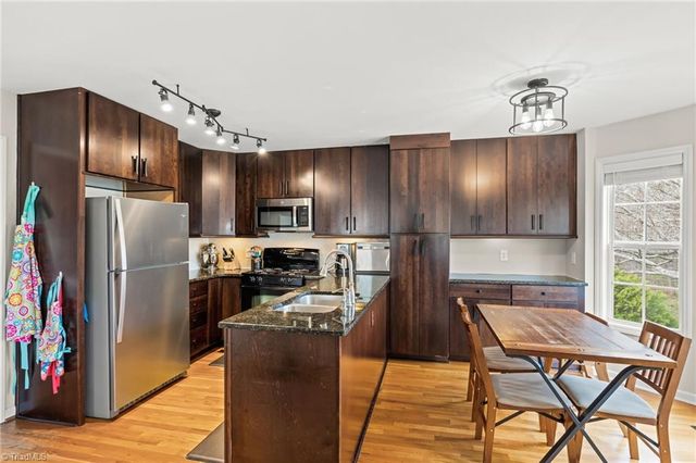 135 Valleyoak Court, Clemmons, NC 27012