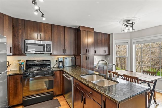 135 Valleyoak Court, Clemmons, NC 27012