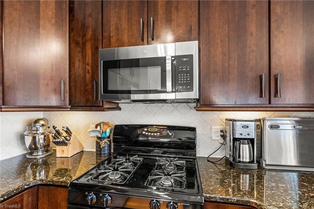 135 Valleyoak Court, Clemmons, NC 27012