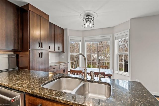 135 Valleyoak Court, Clemmons, NC 27012