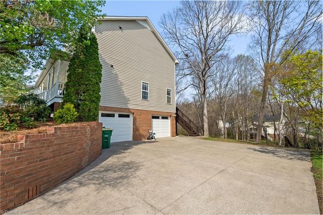 135 Valleyoak Court, Clemmons, NC 27012