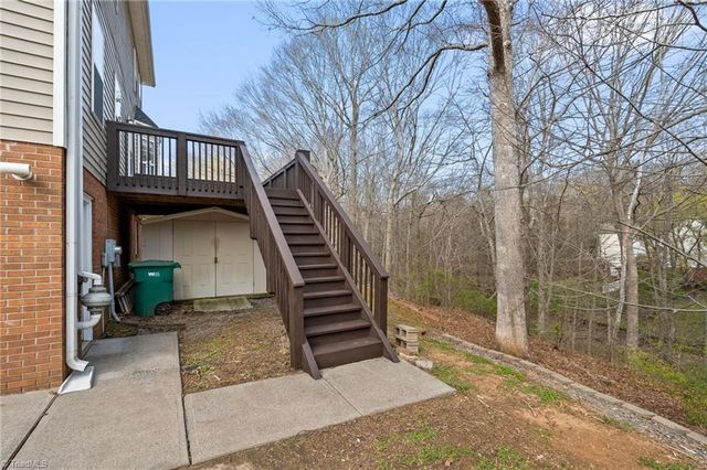 135 Valleyoak Court, Clemmons, NC 27012