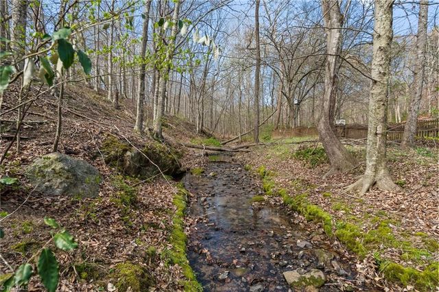 135 Valleyoak Court, Clemmons, NC 27012