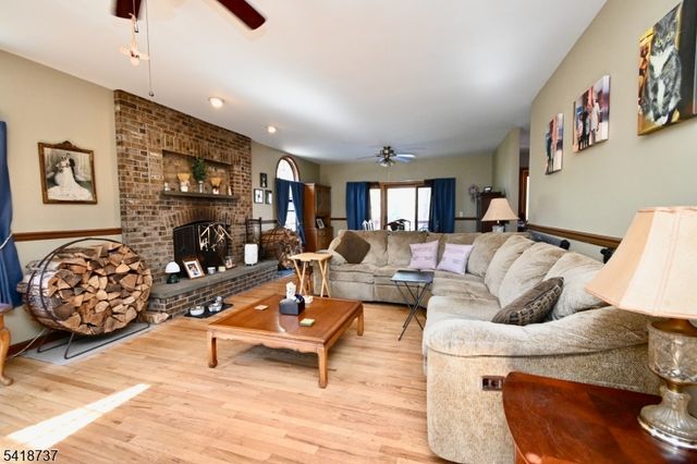 189 SCHOOLHOUSE ROAD, Jefferson Twp., NJ 07438