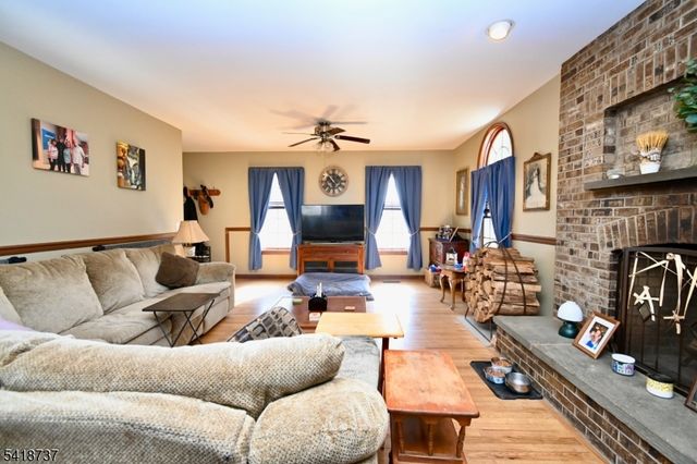 189 SCHOOLHOUSE ROAD, Jefferson Twp., NJ 07438