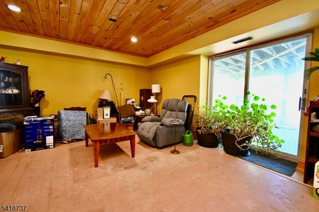 189 SCHOOLHOUSE ROAD, Jefferson Twp., NJ 07438