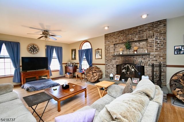 189 SCHOOLHOUSE ROAD, Jefferson Twp., NJ 07438