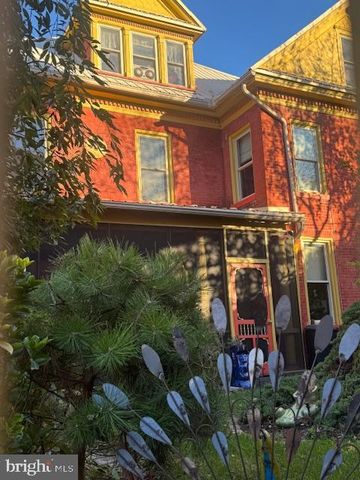 11 N WAYNE, Lewistown, PA 17044