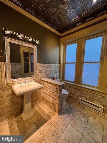 11 N WAYNE, Lewistown, PA 17044