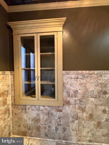 11 N WAYNE, Lewistown, PA 17044