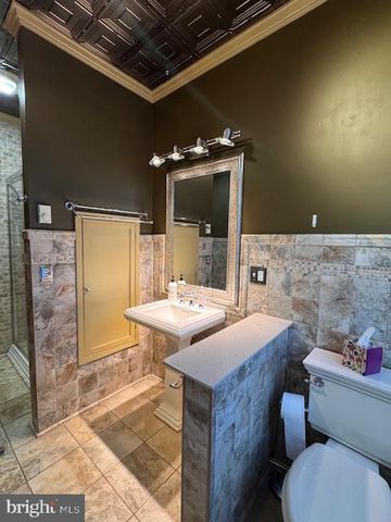 11 N WAYNE, Lewistown, PA 17044