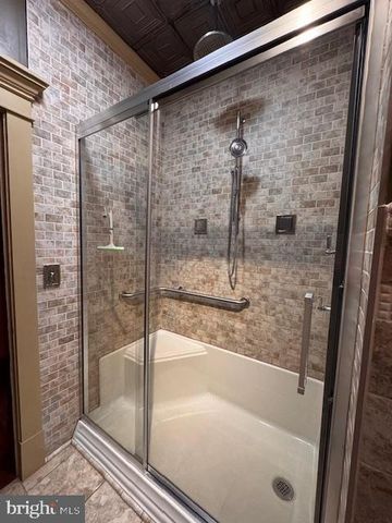 11 N WAYNE, Lewistown, PA 17044