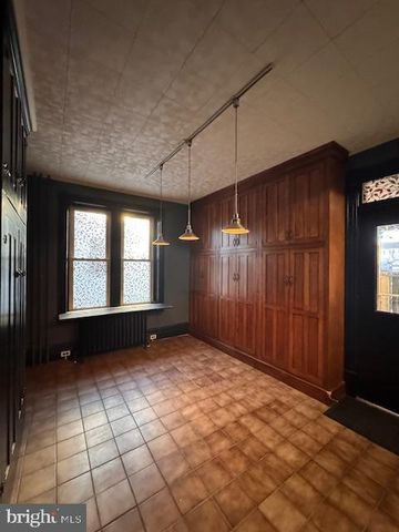 11 N WAYNE, Lewistown, PA 17044