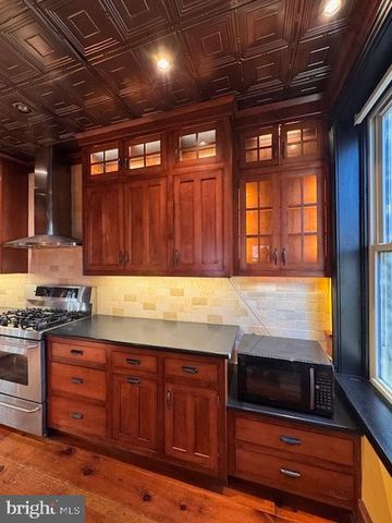 11 N WAYNE, Lewistown, PA 17044