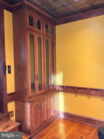 11 N WAYNE, Lewistown, PA 17044