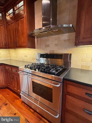 11 N WAYNE, Lewistown, PA 17044