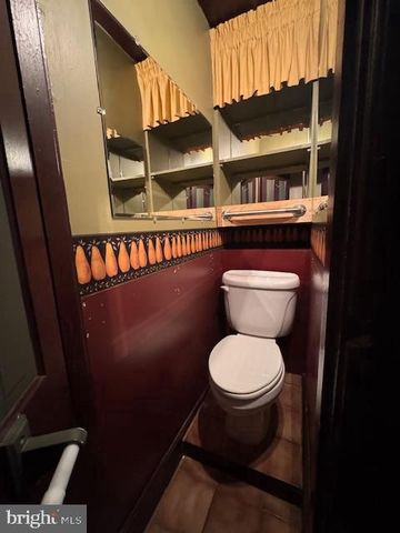 11 N WAYNE, Lewistown, PA 17044