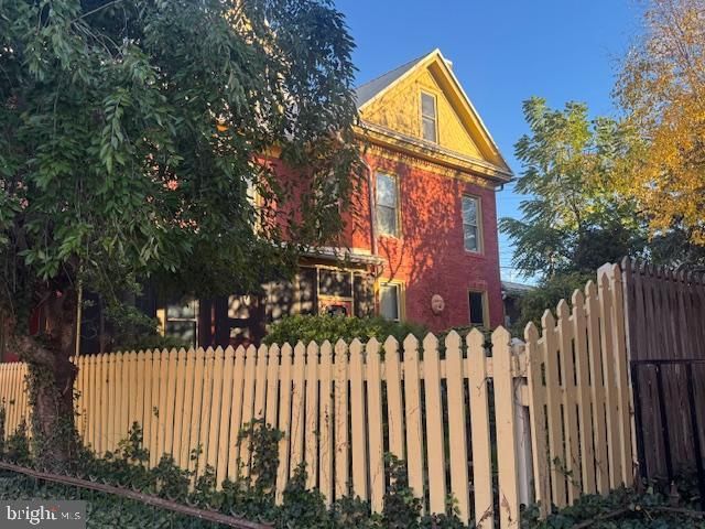 11 N WAYNE, Lewistown, PA 17044