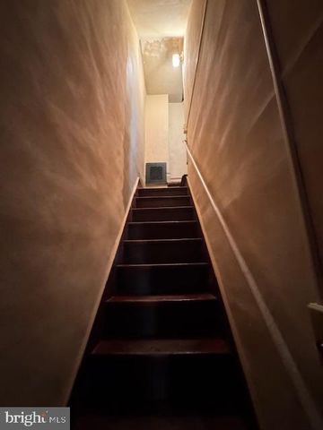 11 N WAYNE, Lewistown, PA 17044