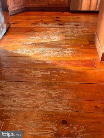 11 N WAYNE, Lewistown, PA 17044