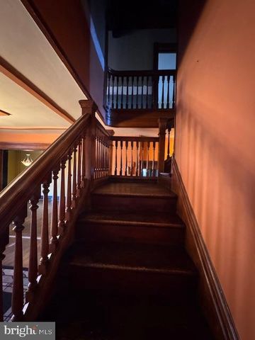 11 N WAYNE, Lewistown, PA 17044