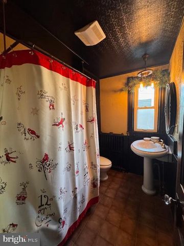 11 N WAYNE, Lewistown, PA 17044