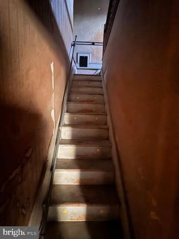 11 N WAYNE, Lewistown, PA 17044