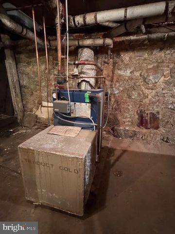 11 N WAYNE, Lewistown, PA 17044