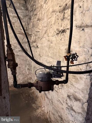 11 N WAYNE, Lewistown, PA 17044